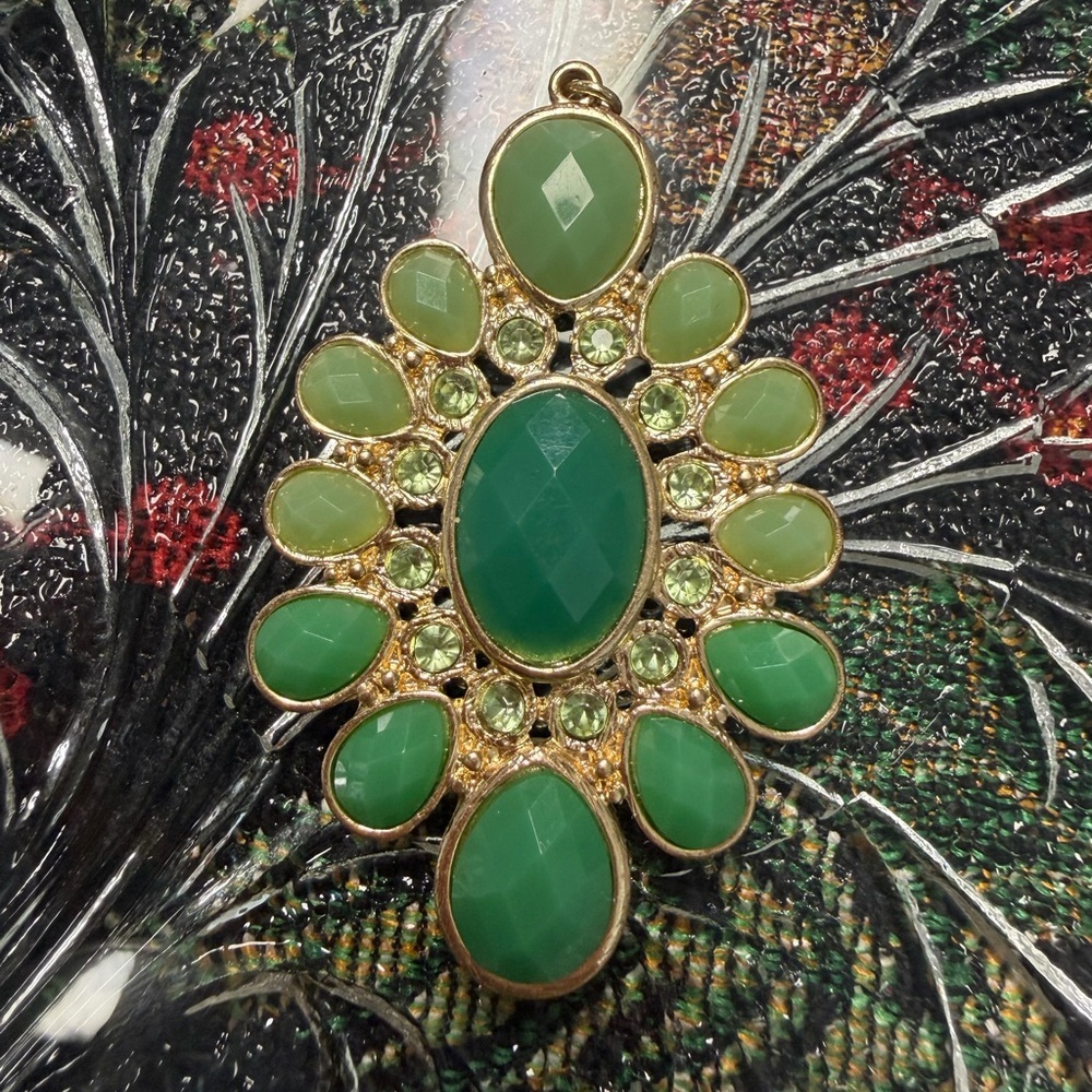 Elegant Green Gemstone Pendant